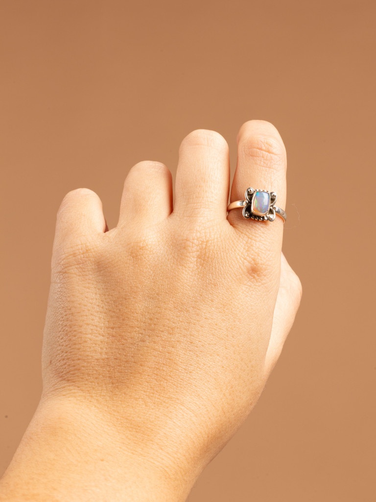 ANILLO QUEEN PIEDRA LUNAR