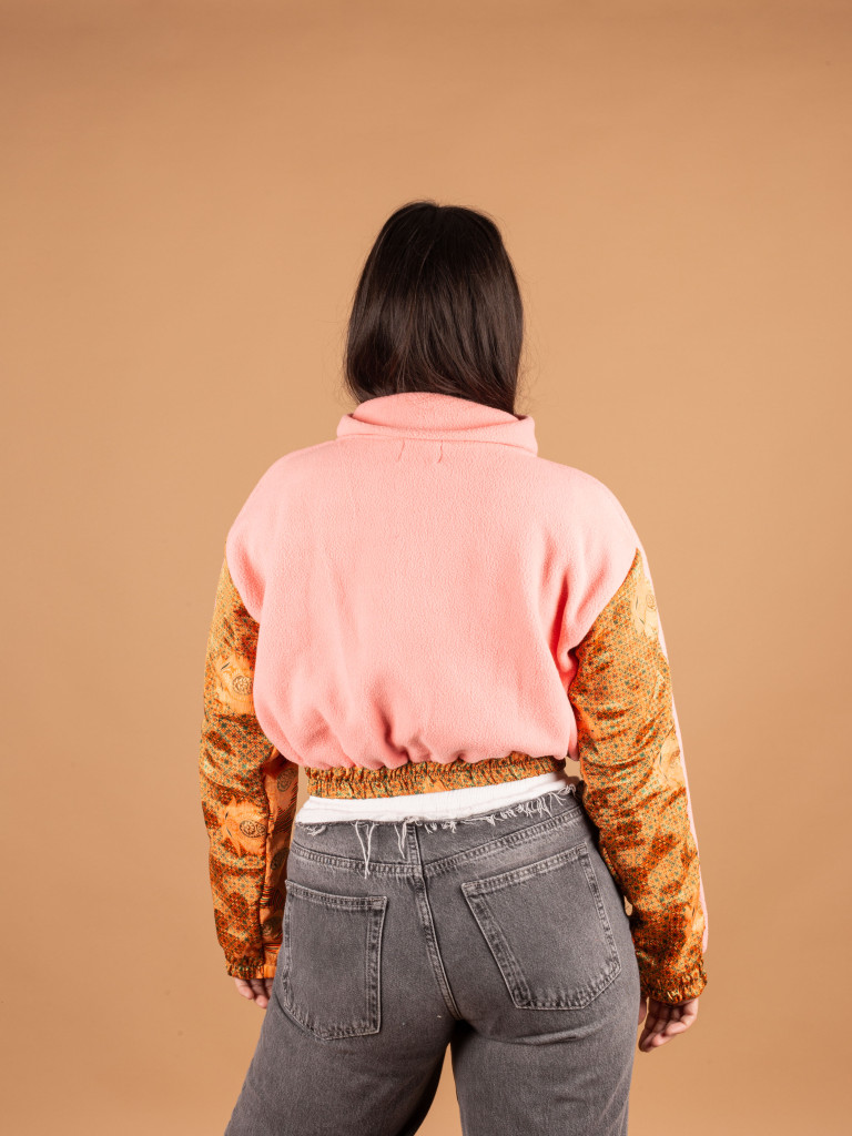 CHAQUETA PICOS CROP CHICLE 022