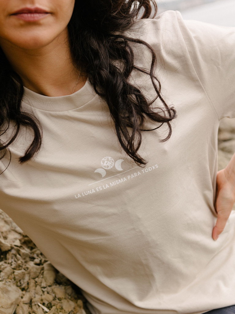 CAMISETA BAJO LA MISMA LUNA