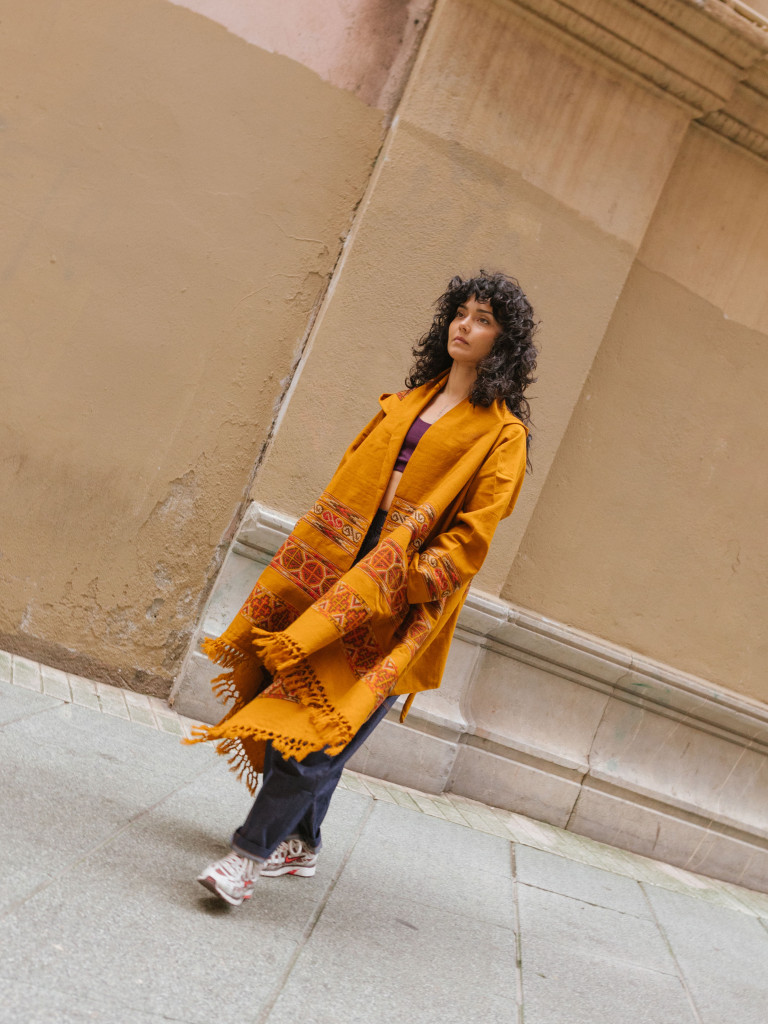 CHAQUETA LARGA OCASO MUSTARD