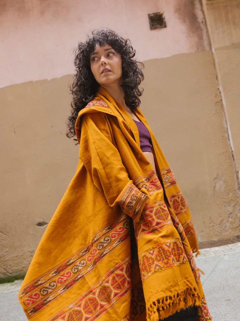 CHAQUETA LARGA OCASO MUSTARD