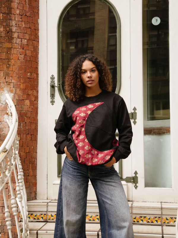 SUN AND MOON BLACK SWEATSHIRT 02