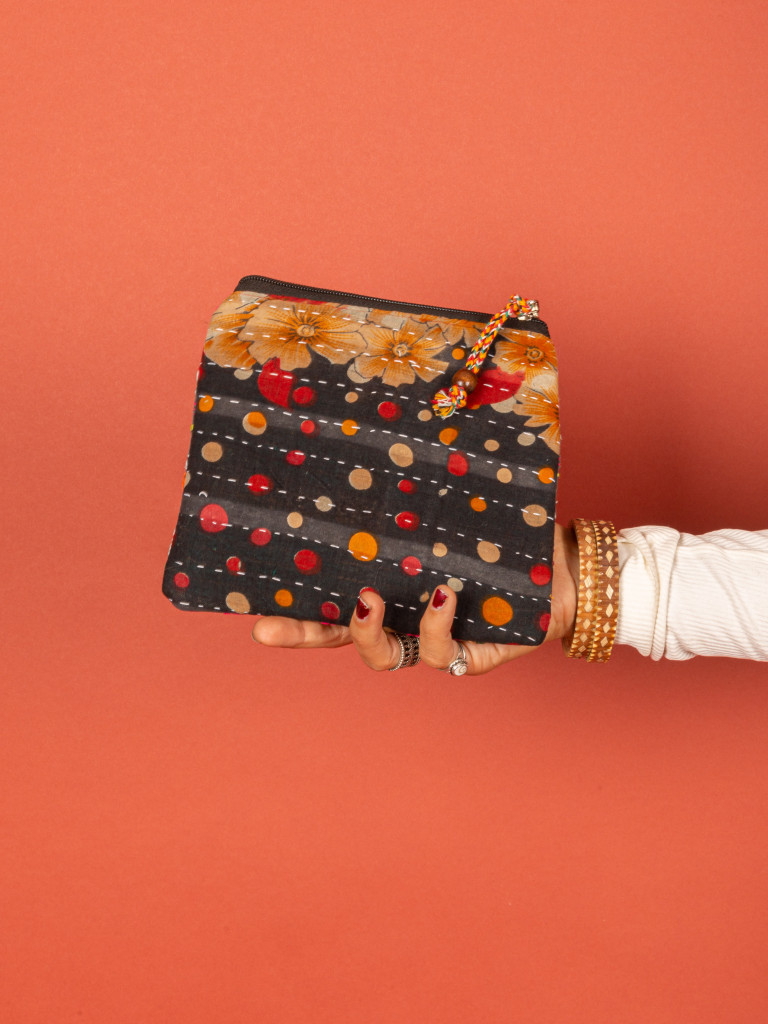 GUYARAT COSMETIC BAG 01