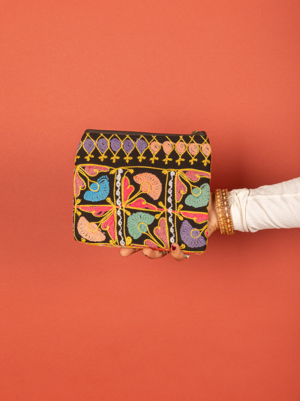 GUYARAT COSMETIC BAG 02