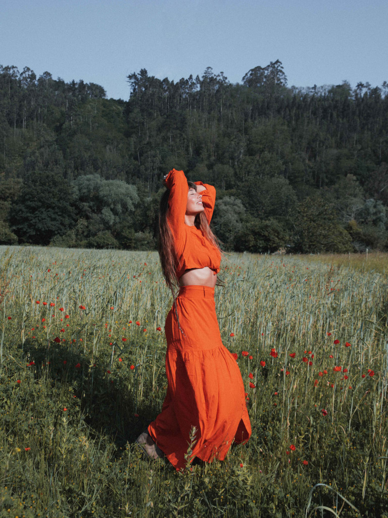CONJUNTO AMAPOLA CAMISA CROP + FALDA
