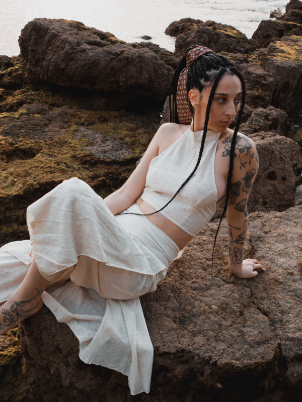 HAMANASU WHITE TSHIRT