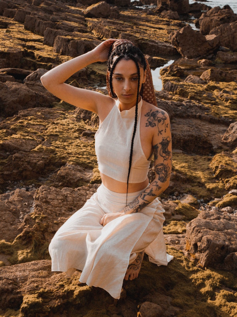 HAMANASU WHITE TSHIRT