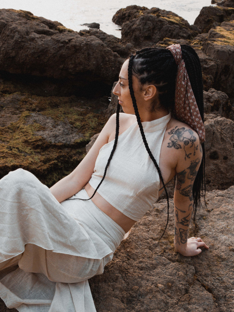 HAMANASU WHITE TSHIRT