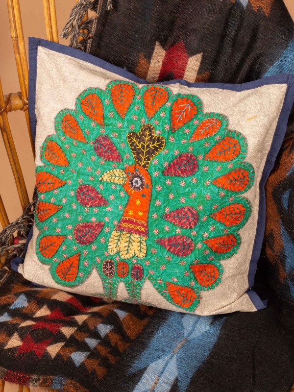 PEACOK CUSHION COVER 01