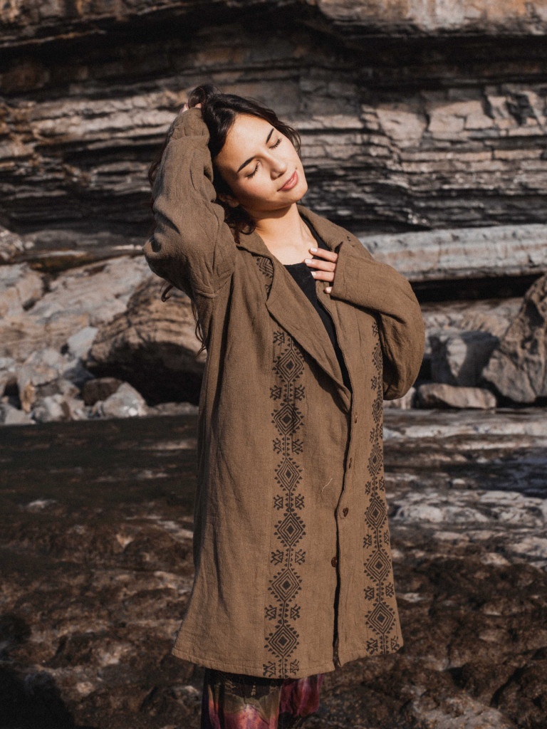 CHAQUETA LARGA KAHLÚA BROWN