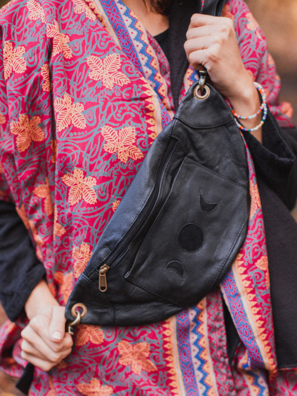Bolso saco grande de tela con cremallera y un asa ancha de telas de saris  de India reciclados