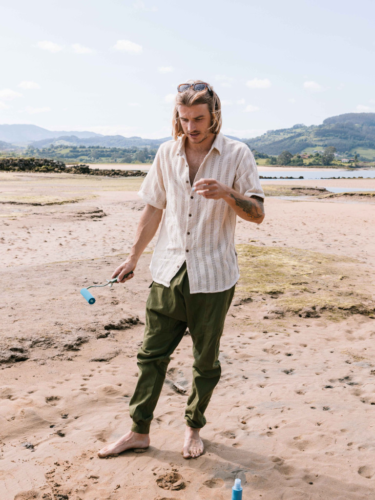 GREEN ON THE LINEN TROUSERS