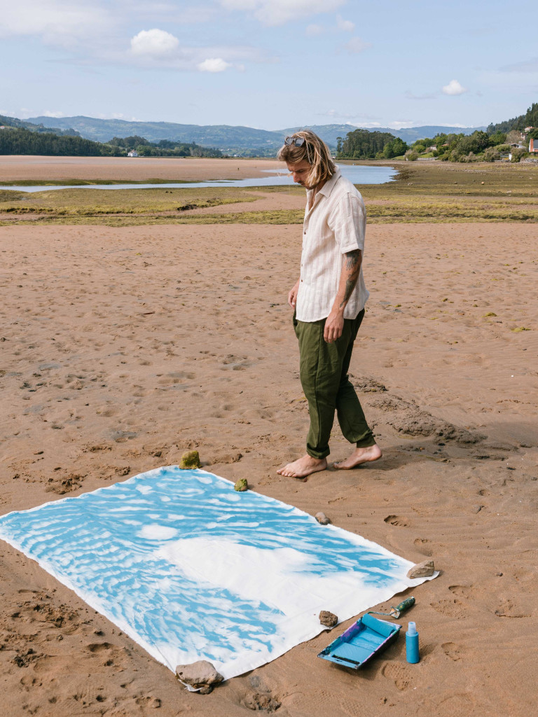 GREEN ON THE LINEN TROUSERS