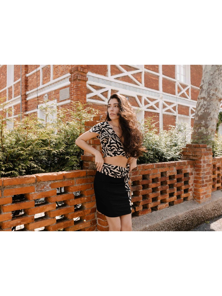 CONJUNTO CUEVAS TOP + FALDA