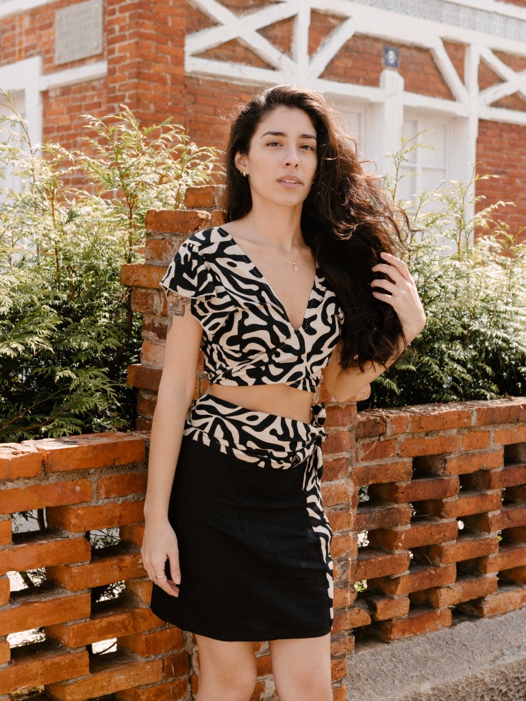 CONJUNTO CUEVAS TOP + FALDA