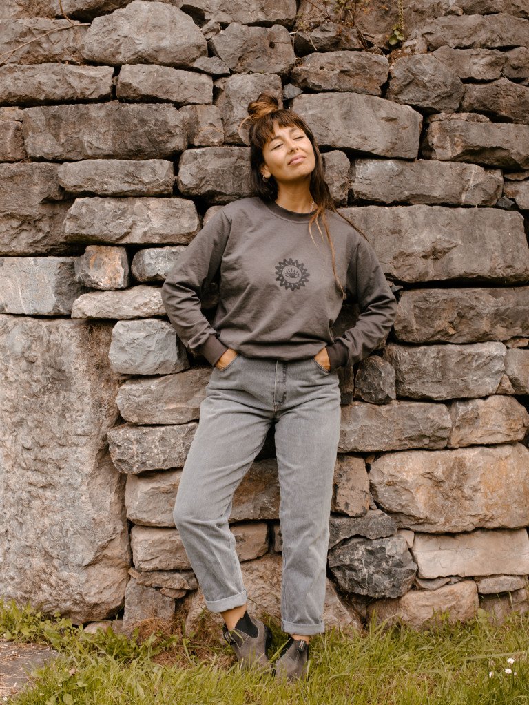 " EL SOL CURA " HOODIE